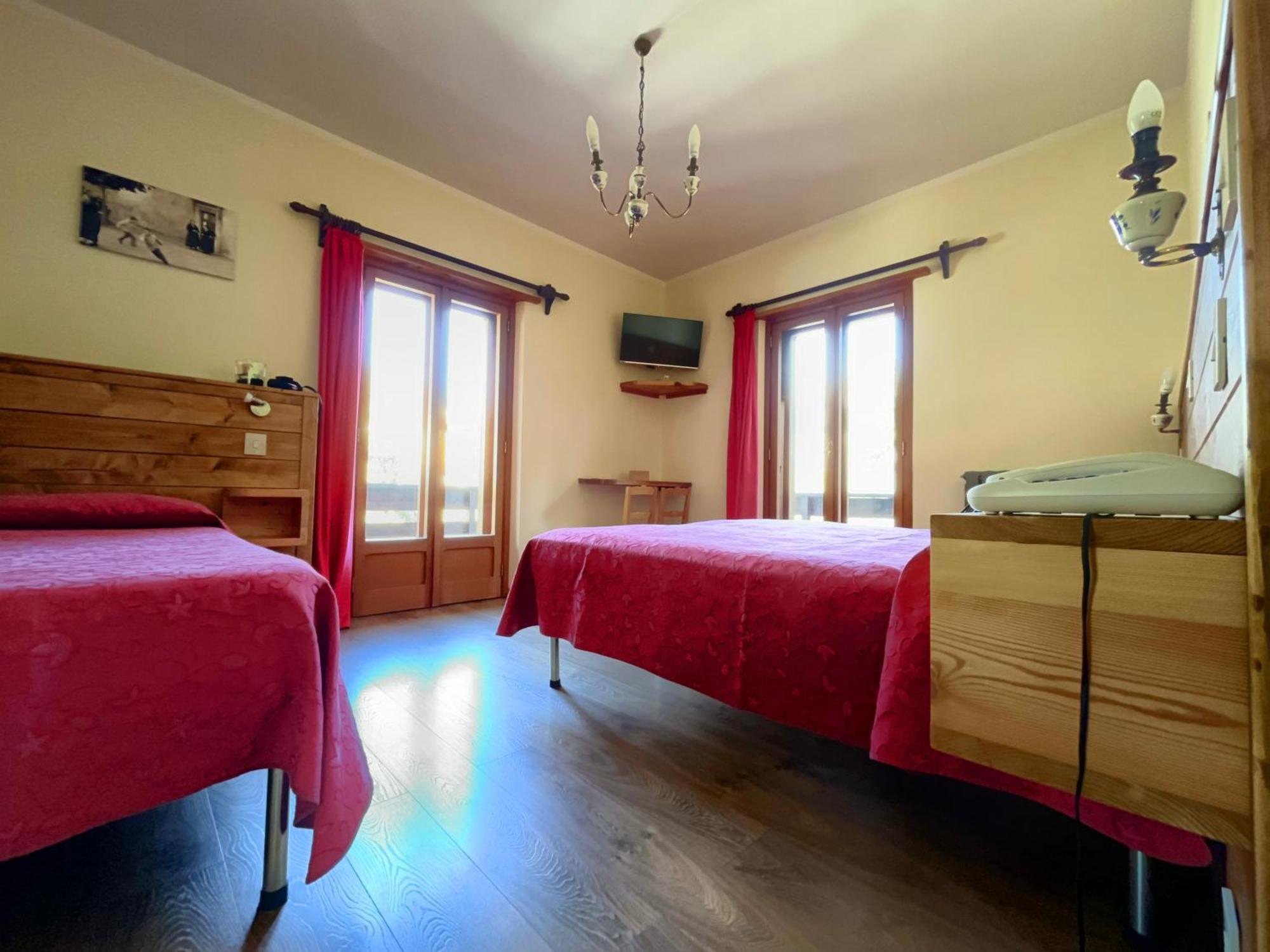 Hotel Garni Mille Pini سكانو المظهر الخارجي الصورة