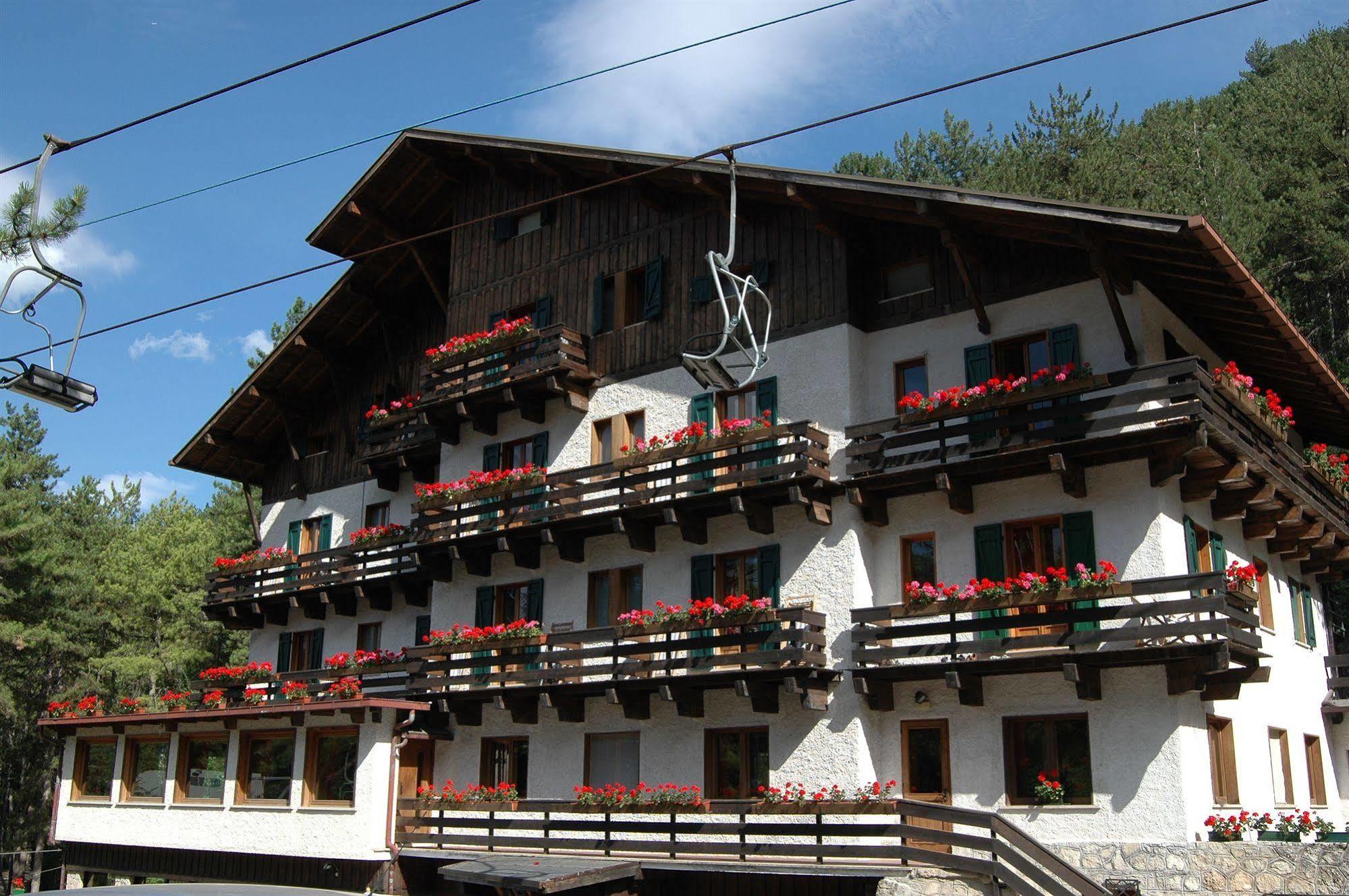 سكانو Hotel Garni Mille Pini المظهر الخارجي الصورة